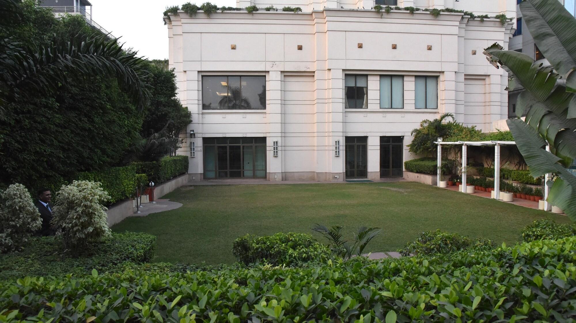 Radisson Hotel Varanasi Exterior photo